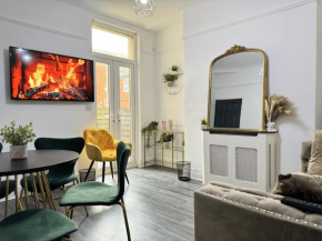 4 Bedroom Anfield House, 7 beds, Free Parking, Garden - 5 mins to LFC, 15 mins to City Centre